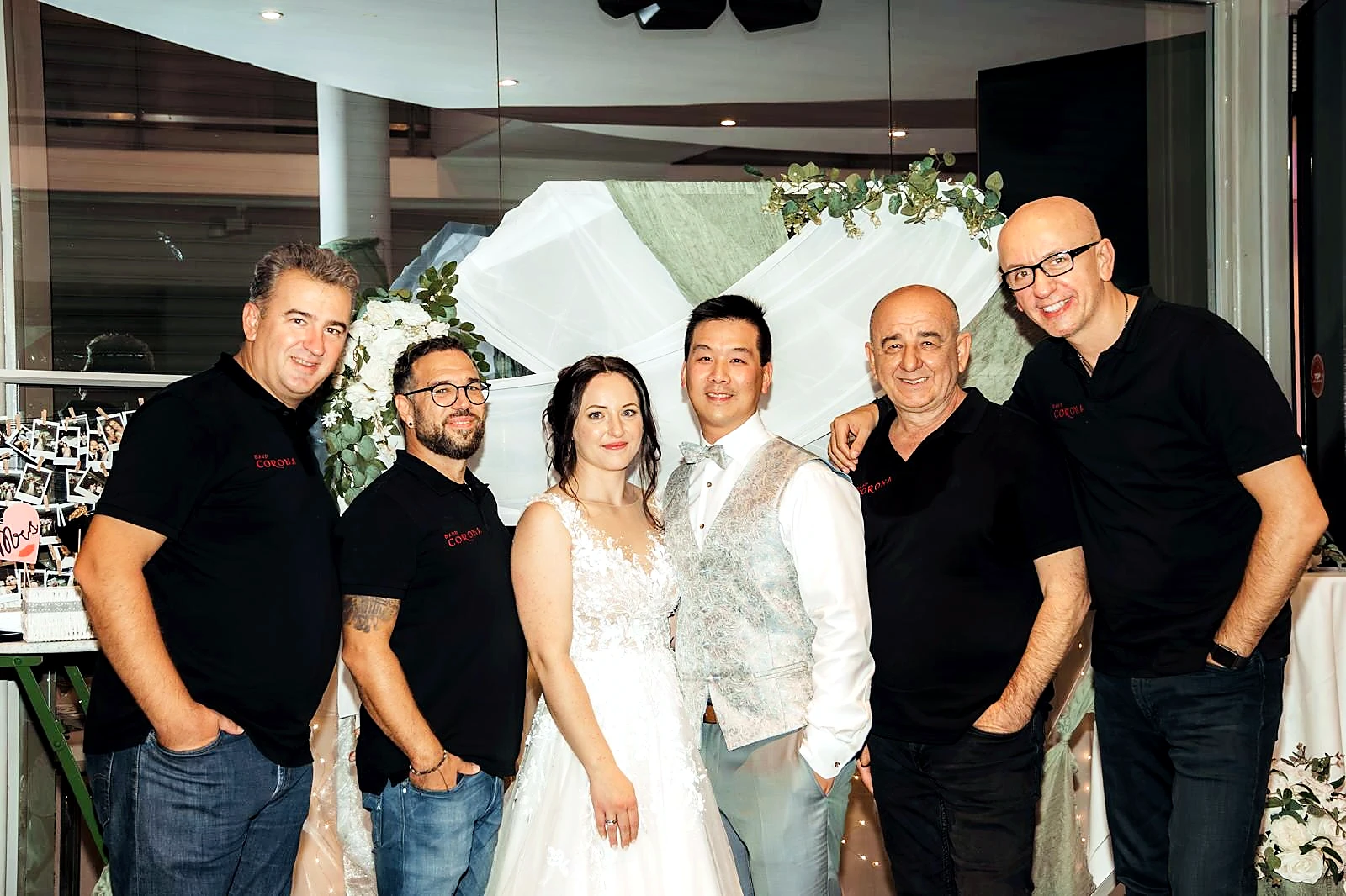 Corona Band s mladencima
